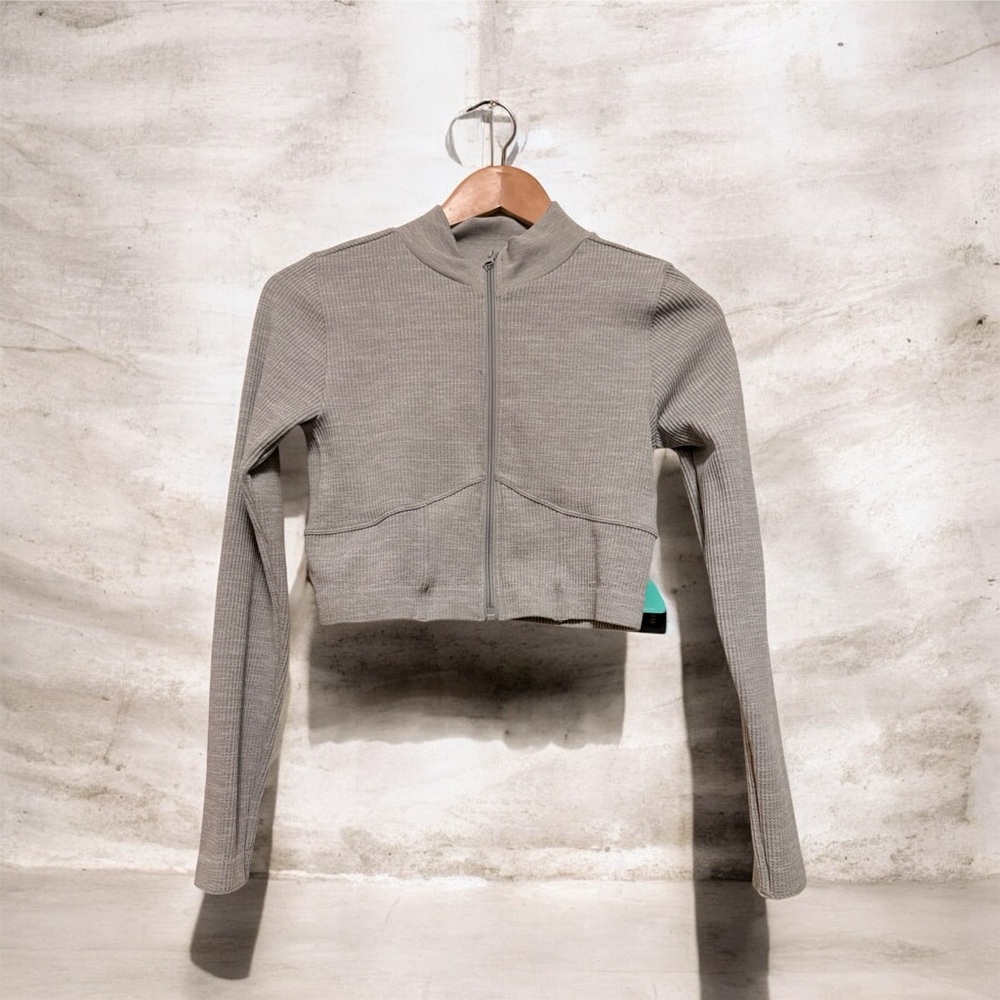 Forever 21 Gray Long Sleeve Ribbed Seamless Cropped Jacket